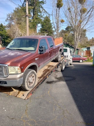 Cream's Towing JunkYard in Santa Rosa (CA) - photo 3