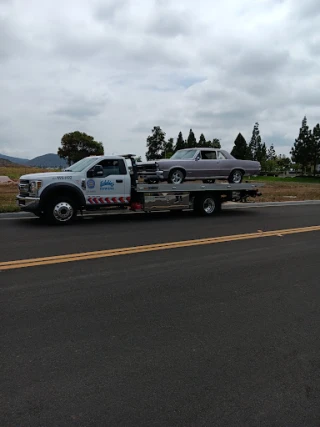 Eddie's Towing JunkYard in Thousand Oaks (CA) - photo 2