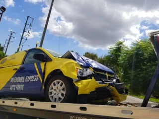 Van Lingen Towing Inc JunkYard in Torrance (CA) - photo 4