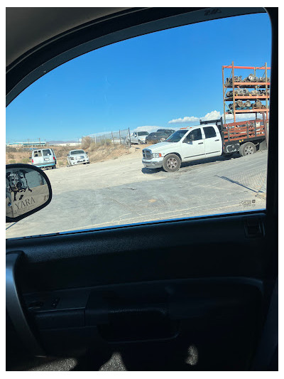 High dessert auto salvage JunkYard in Hesperia (CA) - photo 4