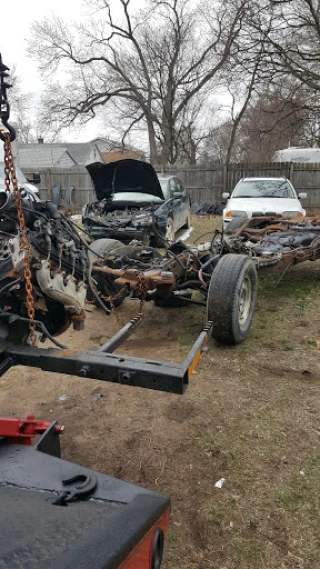 Walter's Auto Salvage JunkYard in Grand Rapids (MI) - photo 4