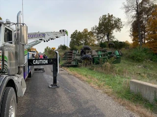 Mr Towit's Wrecker Service JunkYard in Peoria (IL) - photo 3