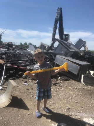 Area Salvage and Recycling JunkYard in Rockford (IL) - photo 2