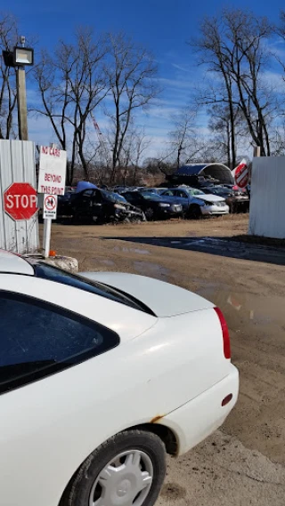 Annon Auto Sales JunkYard in Roscoe (IL) - photo 1