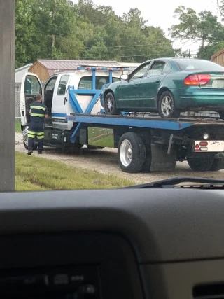 Dugas Trading Post Wrecker Service JunkYard in Denham Springs (LA) - photo 2