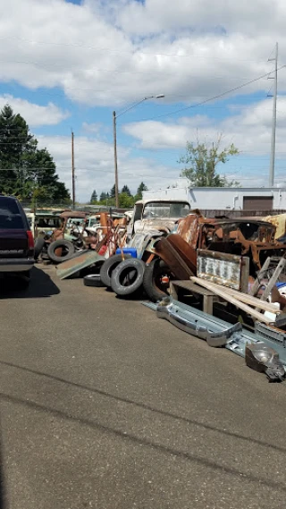 Cliff's Classic Chevrolet Parts Co. JunkYard in Portland (OR) - photo 3