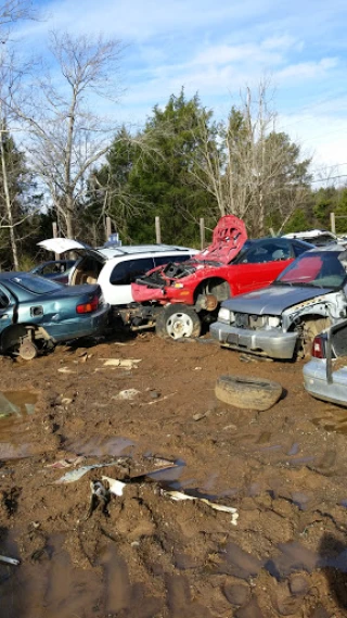 Hill's Auto Parts JunkYard in Laceys Spring (AL) - photo 1