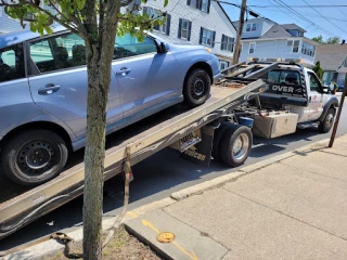 Quealy Towing Inc JunkYard in Everett (MA) - photo 2