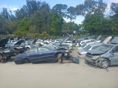 2nd Chance Salvage JunkYard in Fort Pierce (FL) - photo 3