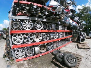 Oscar Used Auto Parts JunkYard in Tampa (FL) - photo 2