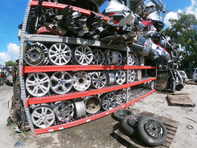 Oscar Used Auto Parts JunkYard in Tampa (FL) - photo 2