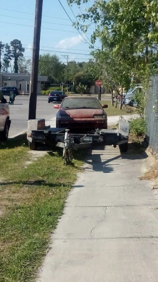 Earl's Wrecker Services Inc JunkYard in Wilmington (NC) - photo 2