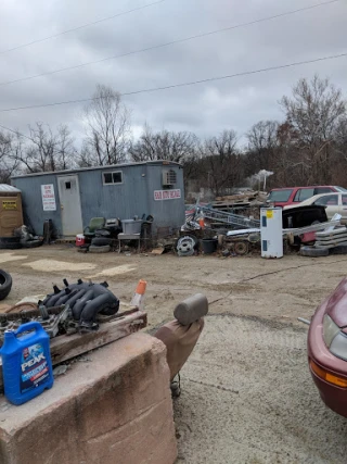 K & M Auto Salvage, LLC JunkYard in Columbia (MO) - photo 4