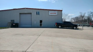 Carl's Towing & Recovery JunkYard in Columbia (MO) - photo 2