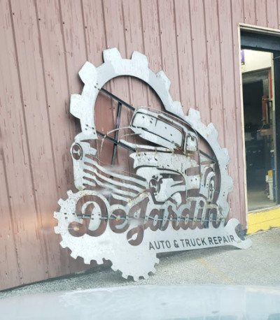 DeJardin Auto & Truck Repair JunkYard in Green Bay (WI) - photo 4