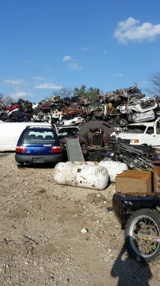 Alvy Wise Salvage Yard JunkYard in Tonganoxie (KS) - photo 4