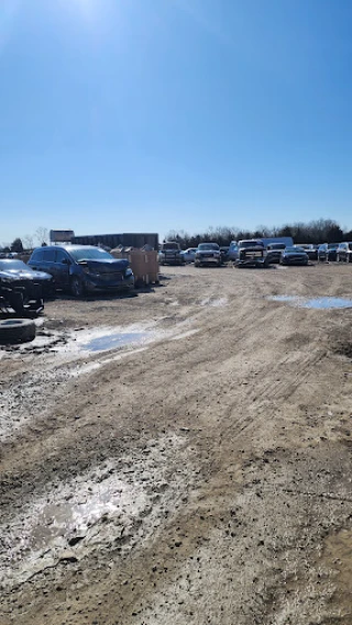 Denton Auto Salvage Inc JunkYard in Carbondale (KS) - photo 4