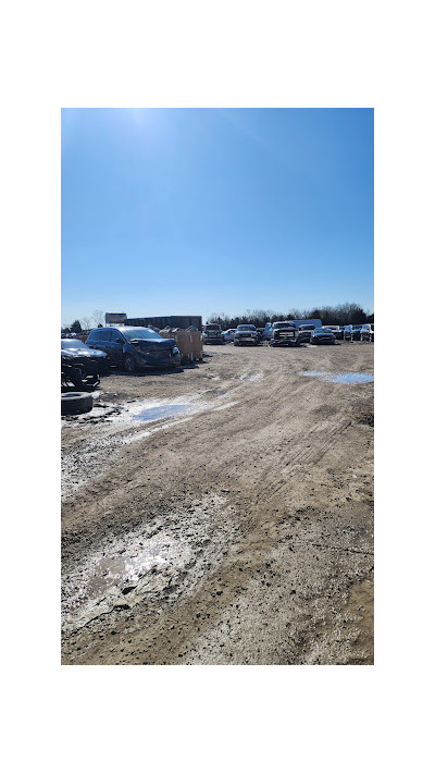 Denton Auto Salvage Inc JunkYard in Carbondale (KS) - photo 4