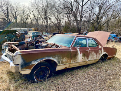 Bud's Salvage JunkYard in Mayetta (KS) - photo 3