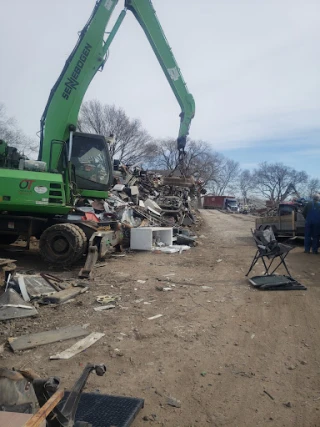 Ben's Iron Salvage JunkYard in Lincoln (NE) - photo 2