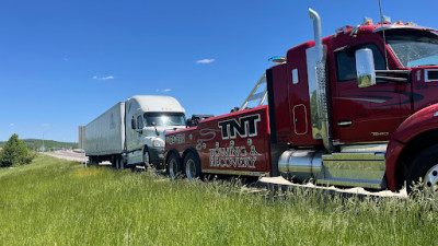 TNT Towing N Transportation JunkYard in St. Louis (MO) - photo 2