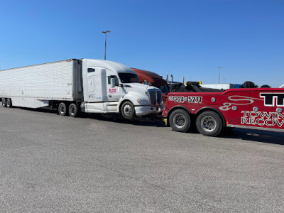 TNT Towing N Transportation JunkYard in St. Louis (MO) - photo 3