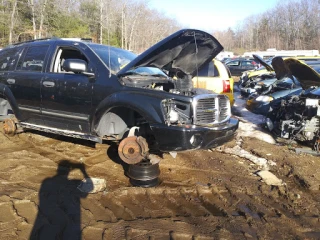 Universe Auto LLC JunkYard in South Hooksett (NH) - photo 3