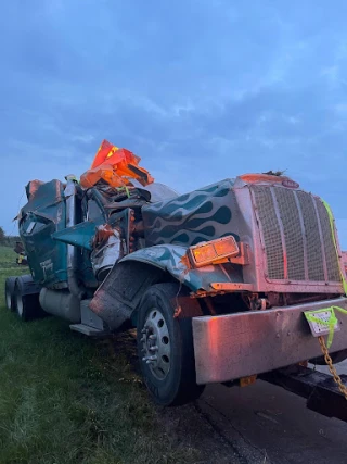 Eastern Iowa Auto Recycling JunkYard in Cedar Rapids (IA) - photo 4