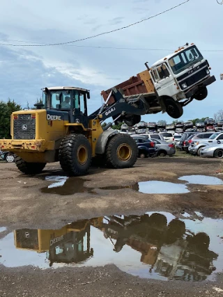 Stapleton Salvage JunkYard in Sioux City (IA) - photo 3