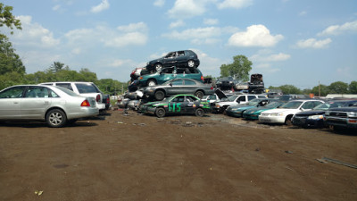 Everett's Auto Parts JunkYard in Brockton (MA) - photo 4