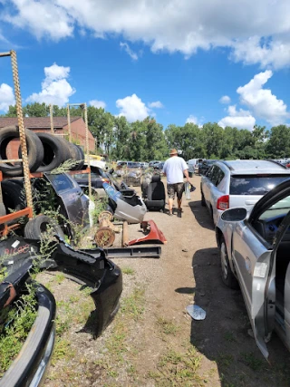 J & S Auto Salvage Inc JunkYard in Flint (MI) - photo 4