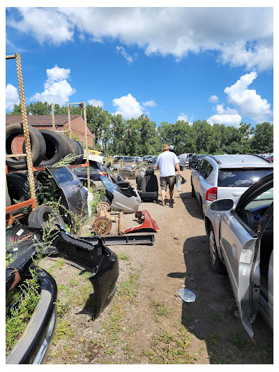 J & S Auto Salvage Inc JunkYard in Flint (MI) - photo 4