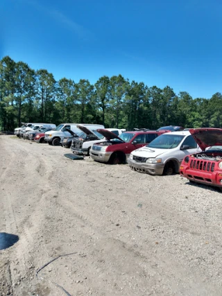 J & E Salvage JunkYard in Jacksonville (NC) - photo 2