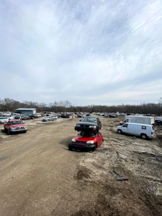 Tiverton Auto Parts Inc JunkYard in Providence (RI) - photo 3