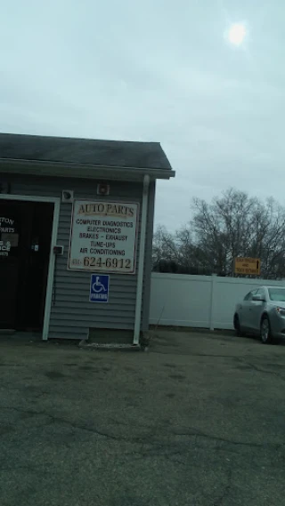 Tiverton Auto Parts Inc JunkYard in Providence (RI) - photo 4