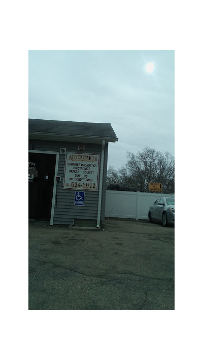 Tiverton Auto Parts Inc JunkYard in Providence (RI) - photo 4