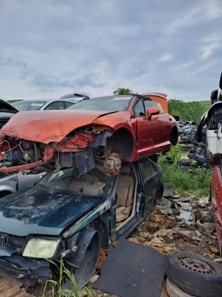 Al's Auto Salvage JunkYard in Milwaukee (WI) - photo 2