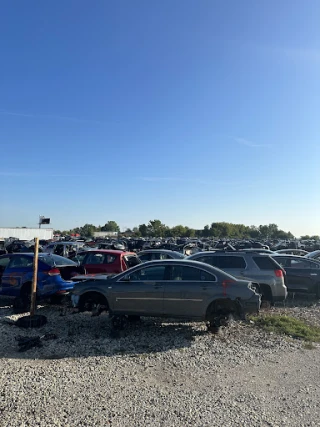 Bionic Auto Parts & Sales Milwaukee Inc JunkYard in Milwaukee (WI) - photo 4