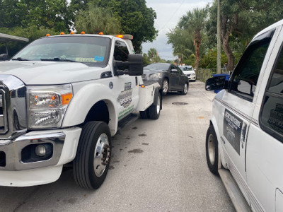 Miami-Dade Towing & Wrecker Service JunkYard in Miami Gardens (FL) - photo 3