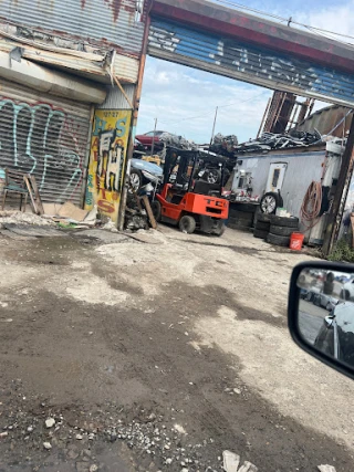 H & S Auto Wrecking JunkYard in New York (NY) - photo 2