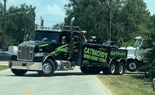 Catracho's towing -Heavy Duty Wrecker & Semi Truck towing JunkYard in Houston (TX) - photo 1