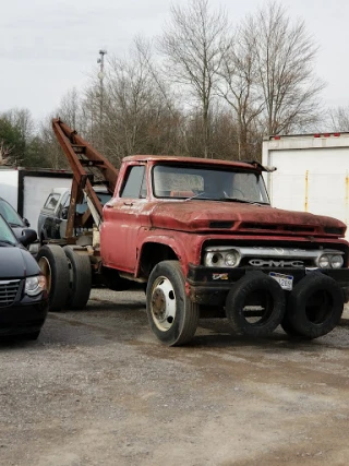 Bob Karl's Auto Wrecking JunkYard in Youngstown (OH) - photo 4