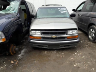 Peconic Auto Wreckers JunkYard in Smithtown Township (NY) - photo 2