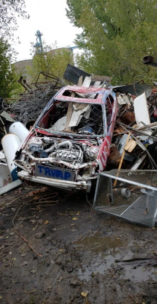 Hanson Salvage JunkYard in Minneapolis (MN) - photo 2