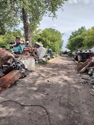 Hanson Salvage JunkYard in Minneapolis (MN) - photo 4