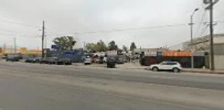 L A World Auto Parts JunkYard in Los Angeles (CA) - photo 2