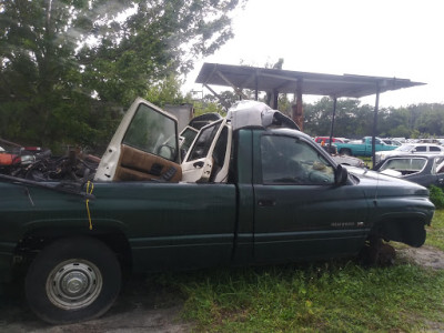 Auto Graveyard By Stein's JunkYard in Tampa (FL) - photo 4