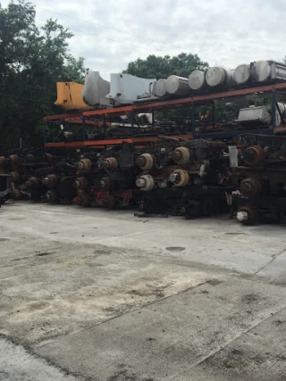 Ben Truck Parts JunkYard in Tampa (FL) - photo 4