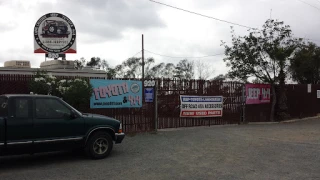 Hard Rock 4x4 JunkYard in Escondido (CA) - photo 3