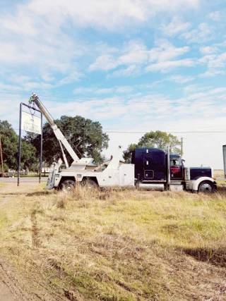 Bayou Wrecker & Towing JunkYard in Lake Charles (LA) - photo 4